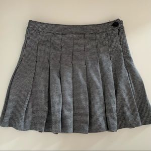 Pleated skirt (black and white)
